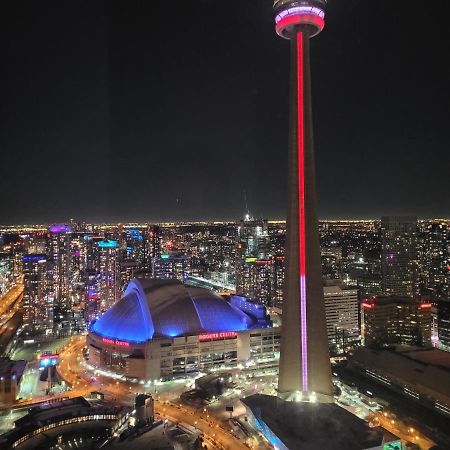 Two Bd Cn Tower And Lake Ontario View 多伦多 外观 照片
