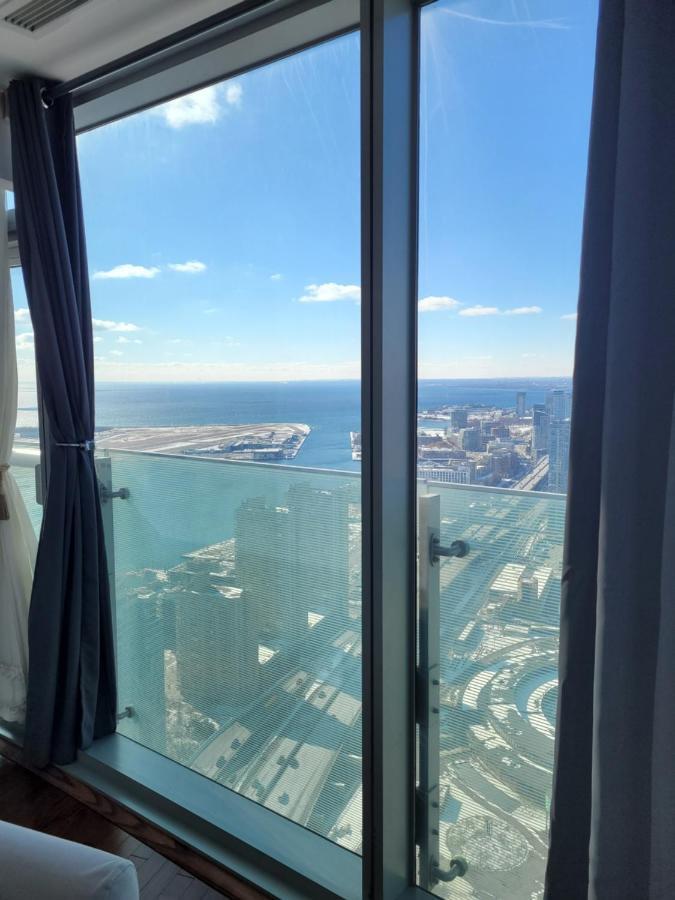 Two Bd Cn Tower And Lake Ontario View 多伦多 外观 照片