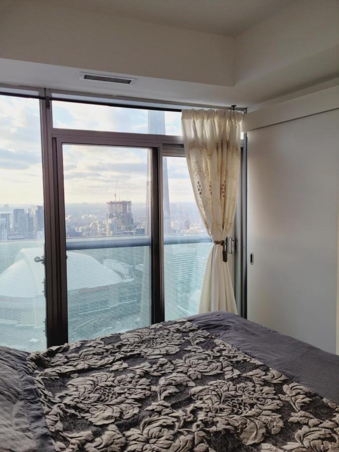 Two Bd Cn Tower And Lake Ontario View 多伦多 外观 照片