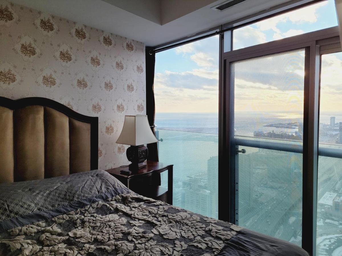 Two Bd Cn Tower And Lake Ontario View 多伦多 外观 照片