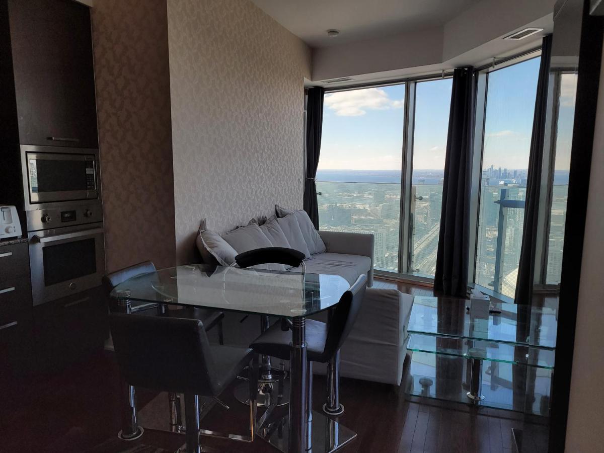 Two Bd Cn Tower And Lake Ontario View 多伦多 外观 照片